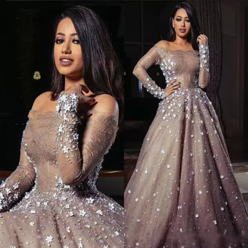 

2018 Luxury Prom Dresses Ball Gown Off Shoulder Long Sleeve Sweep Train Evening Gowns With 3D Applique Beads Formal Party Gowns, Dark green