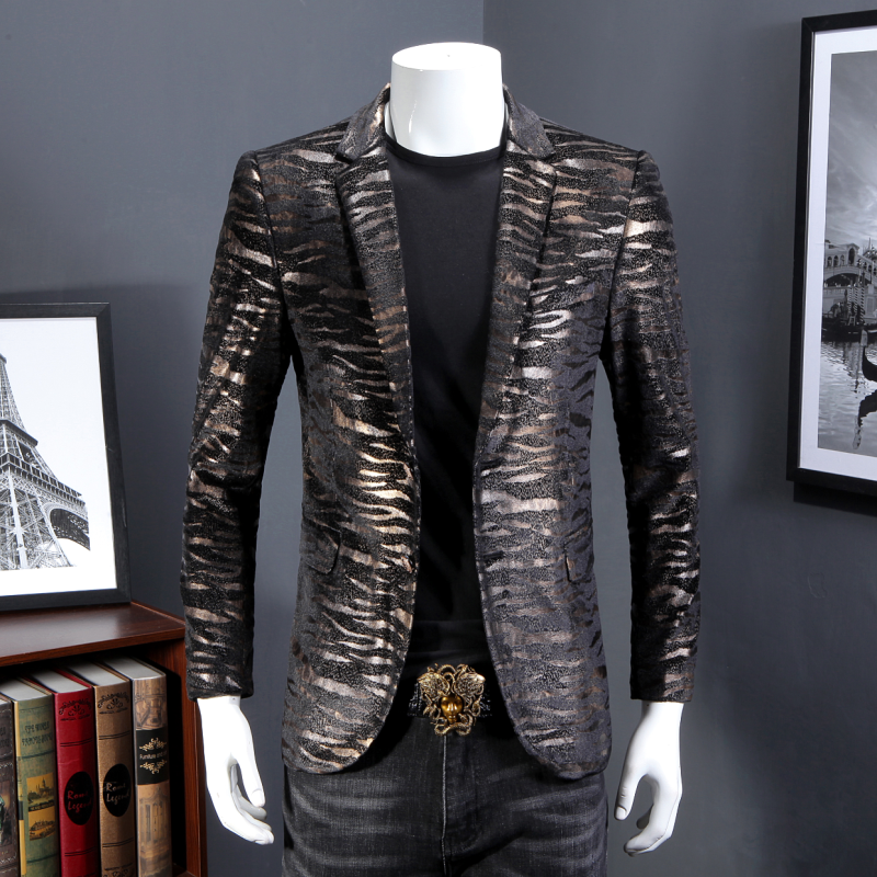 2018 nouveaux hommes costume de fleurs tout match costume petite robe velveteen personnalité de la mode casual britannique taille mâle manteau mâ