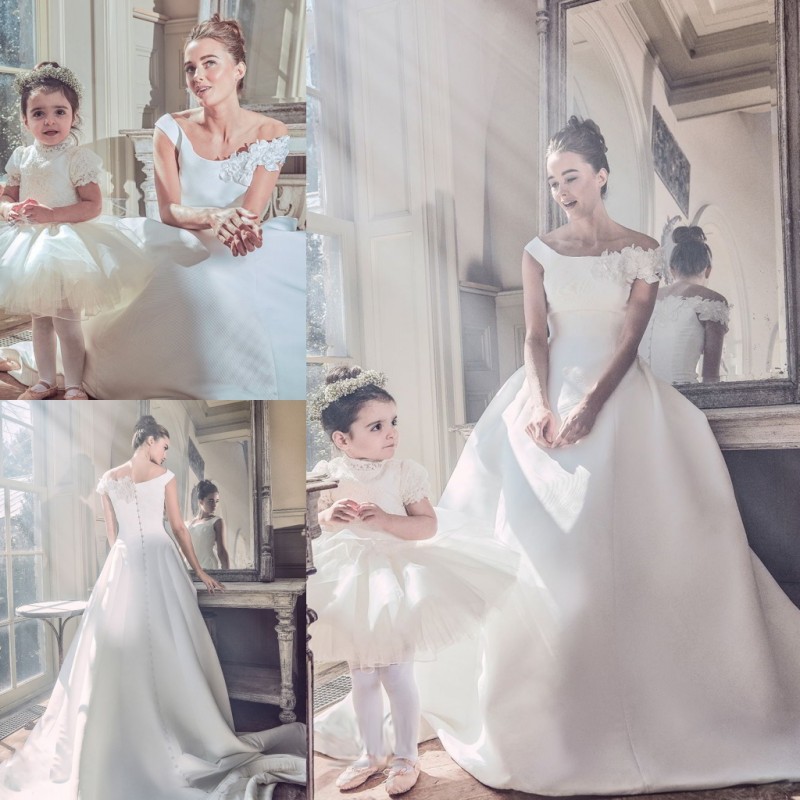 

Bateau Capped Sleeveless Wedding Dresses 2018 Plus Size Bridal Gowns Country Chapel 3D-Floral Appliques With Pleats Wedding Dress, Same as image