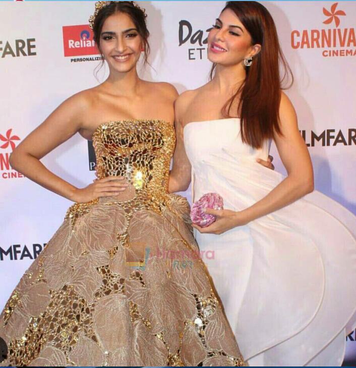 

Evening dress Yousef aljasmi Kim kardashian Strapless Appliqued Long dress Ball gown Almoda gianninaazar ZuhLair murad Ziadnakad, Same with picture