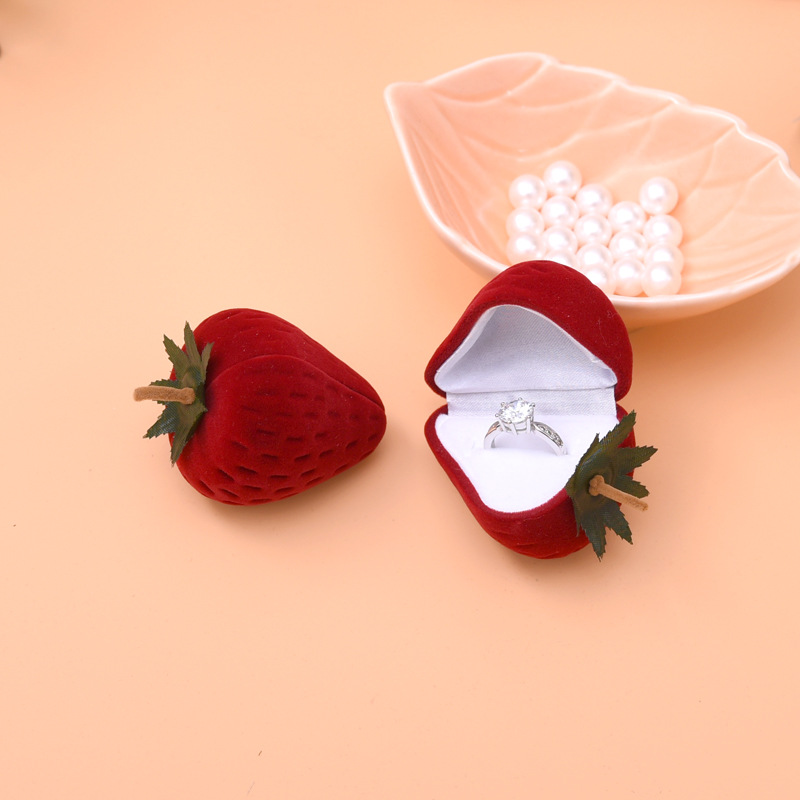 

Cute Strawberry Earrings Stud Storage Case Little Girl Red Form Velvet Earring Trinkets Ring Protector Flocking Gift Box