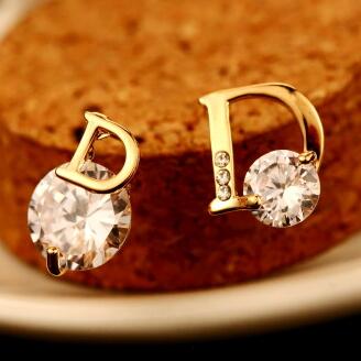 

Zircon Earrings for Women Wedding Jewelry 18K Gold Plated Letter D Pattern Stud Earrings Korean Fashion Jewelry Accessories High Quality