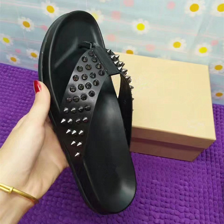 pantoufles de rivet de freeshipping des hommes AVEC LA BOÎTE ORIGINALE 2018 le pantoufle de plage en cuir véritable de concepteur