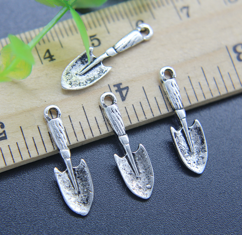 

Wholesale 100pcs Small Shovel Alloy Charms Pendant Retro Jewelry Making DIY Keychain Ancient Silver Pendant For Bracelet Earrings 23*6mm