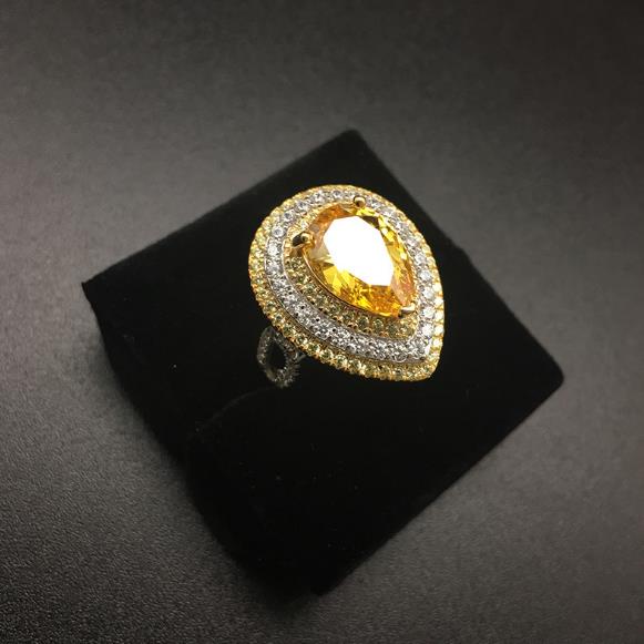 

Fashion rings a diamond ring set with a teardrop-shaped zircon ring set with a diamond ring