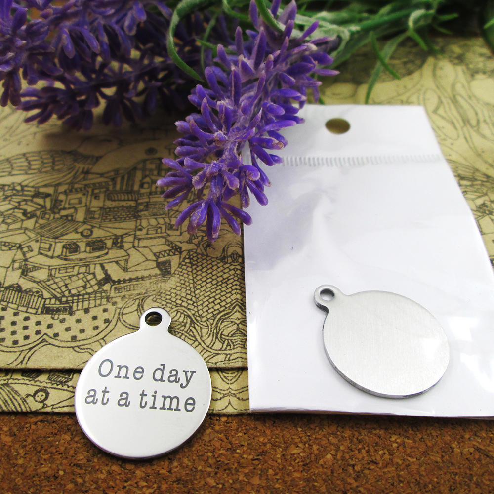 Breloques en acier inoxydable, 40 pièces, "un jour à la fois", plus de style pour choisir des pendentifs pour collier, breloques DIY