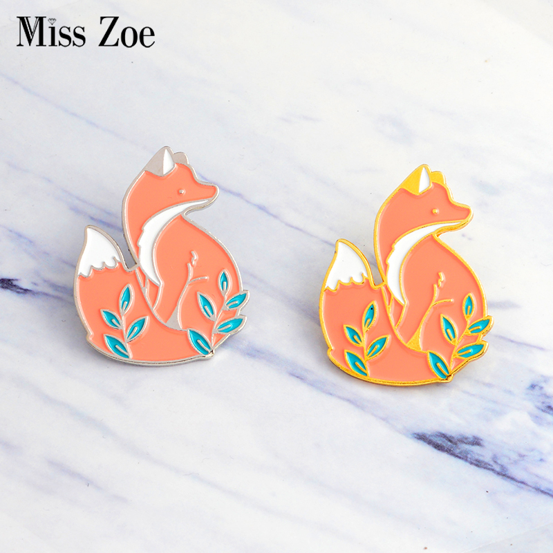 

Miss Zoe Gold silver Red fox in grass Brooch Denim Jacket Pin Buckle Shirt Badge Cartoon animal jewelry Gift for kids friends