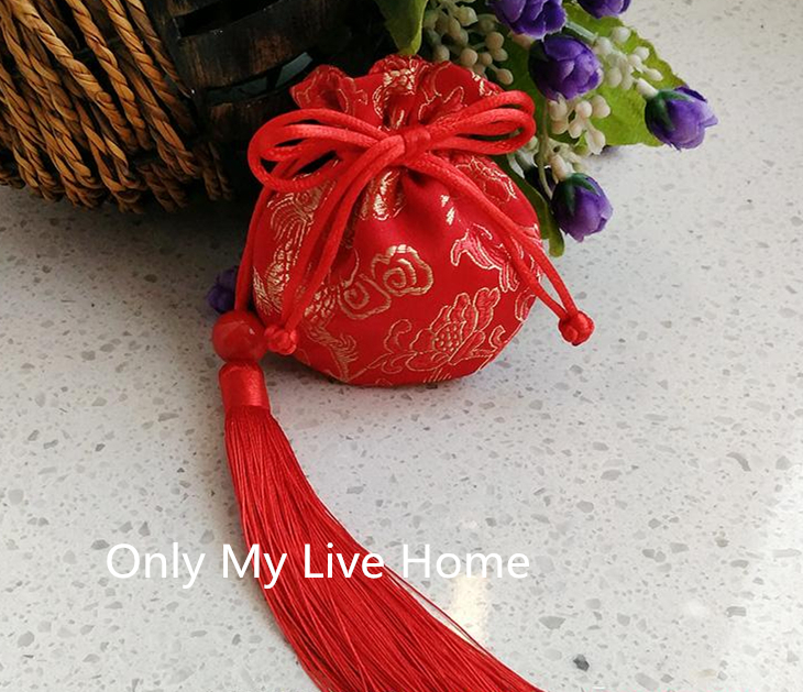 

Chinese Tassel Small Silk Satin Pouch Drawstring Bag Jewelry Packaging High Quality Mini Gift Bags Sachet size 8x9cm 2pcs/lot