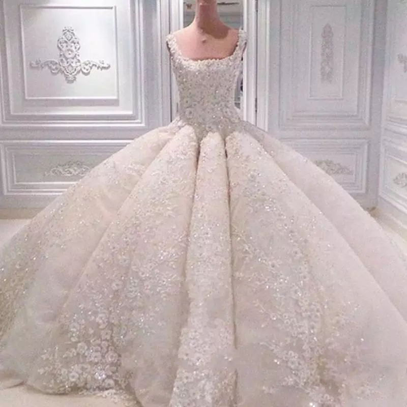

Dubai Crystal Beads Wedding Dresses Sexy Gorgeous Petals Applique Lace Ball Gown Wedding Dress Luxury Arabia Princess Fluffy Wedding Gown, White