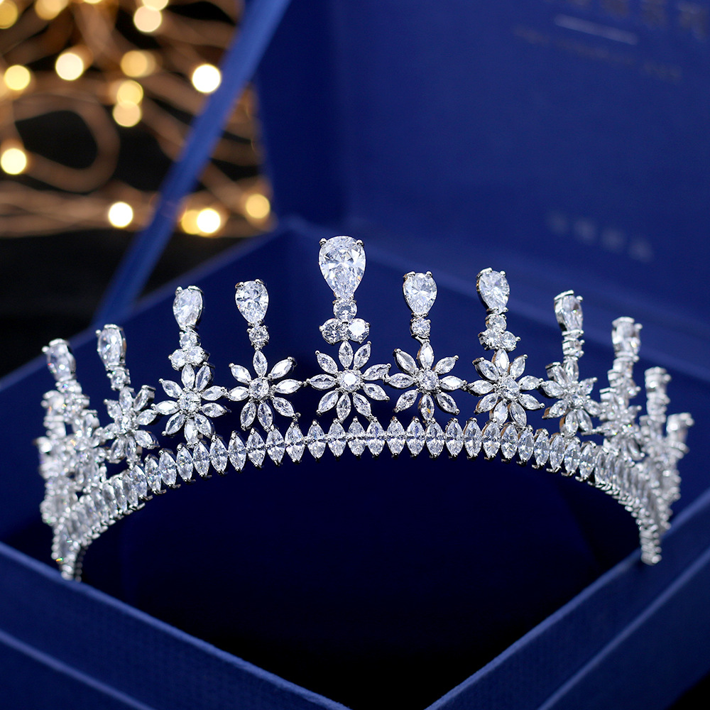 The new luxury flower micro-inlay European bridal headdress with the crown of zircon wedding dress accessories