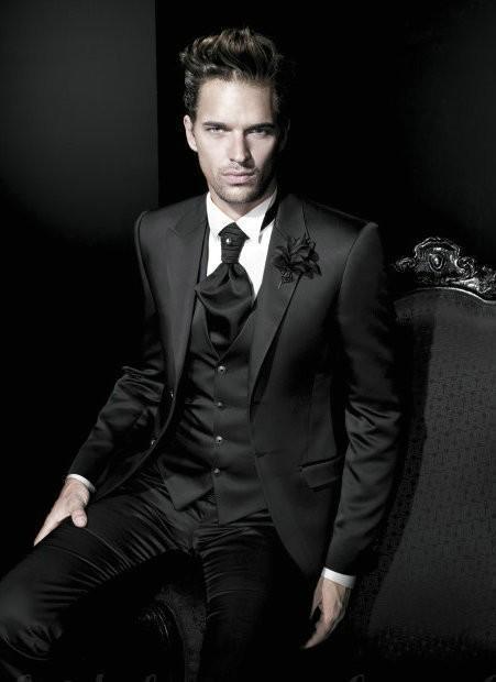 

New Arrivals Two Button Black Groom Tuxedos Groomsmen Peak Lapel Best Man Blazer Mens Wedding Suits (Jacket+Pants+Vest+Tie) H:886, Same as image