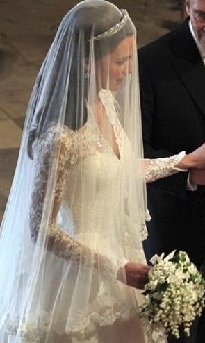 

Vintage Lace Applique Formal Wedding Bridal Veil Kate Middleton's Veil Custom Made Cheap In Stock 2018 Wonderf Wedding Accessories with Comb, White