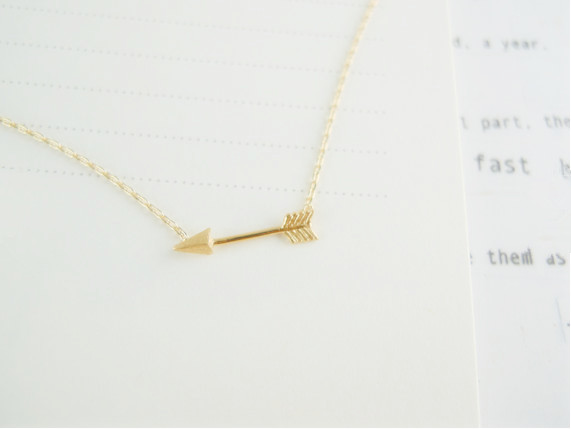 

30pcs Classic Simple Design Side Arrow Necklace Modern Horizontal Archery Neck Jewelry Memorial Gift For Women