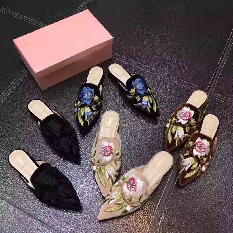 

2018 Brand 3D slippers women genuine leather Flat Mules shoes Metal Chain Casual Shoes Loafers Fashion Outdoor Embroidery Slippers Ladies, Black