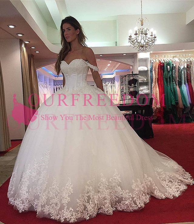 

2019 White Off The Shoulder Wedding Dresses Ball Gown Lace Appliques Lace Up Back Church Bridal Gown Simple Cheap Custom Made Hot Sale, Champagne