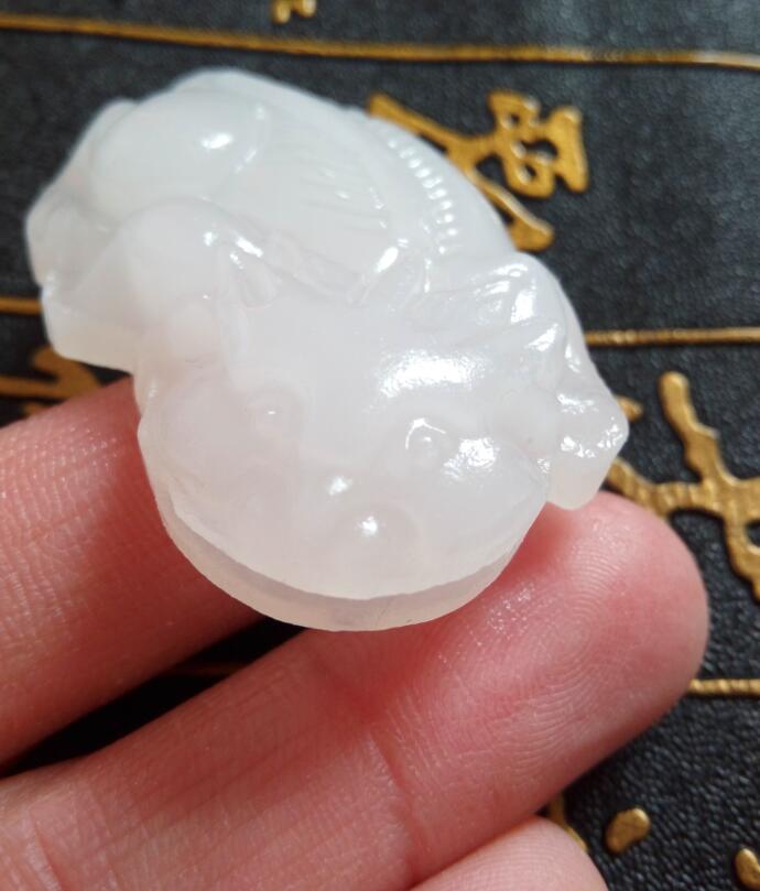

China's xinjiang hotan suet white jade the mythical wild animal peace pendant with free shipping C4, Silver