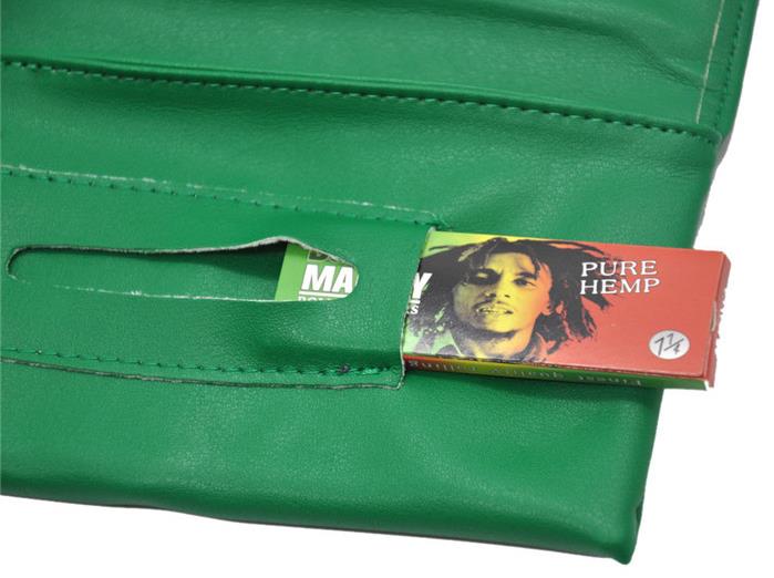 

Leather material smoked bag, many color patterns, tobacco packets, cartoon patterns are easy to carry.