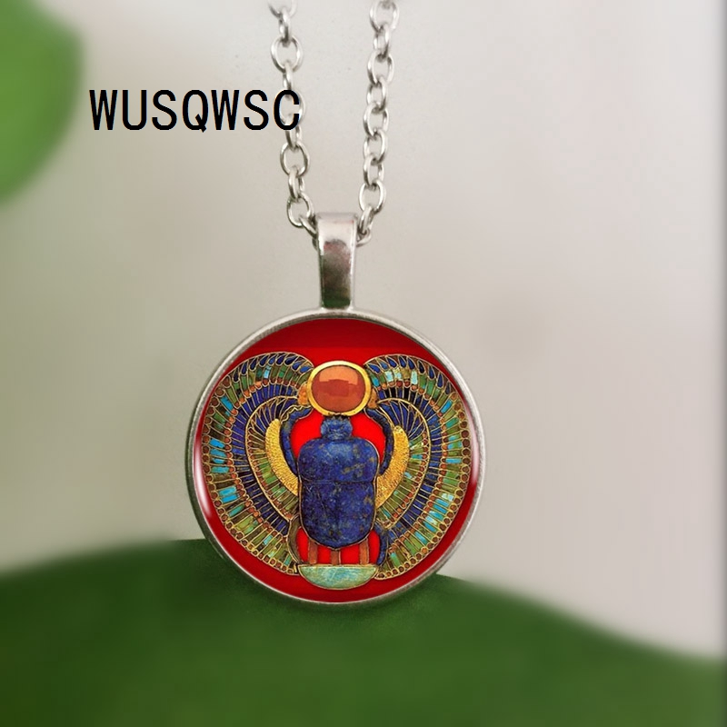 chaine argenté. Collier Pendentif Symbole scarabée égyptien