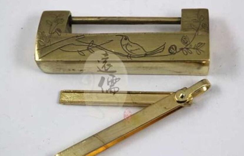 Rare Collectibles Chinese Old Style Brass Handmade Mouse Lock With Key