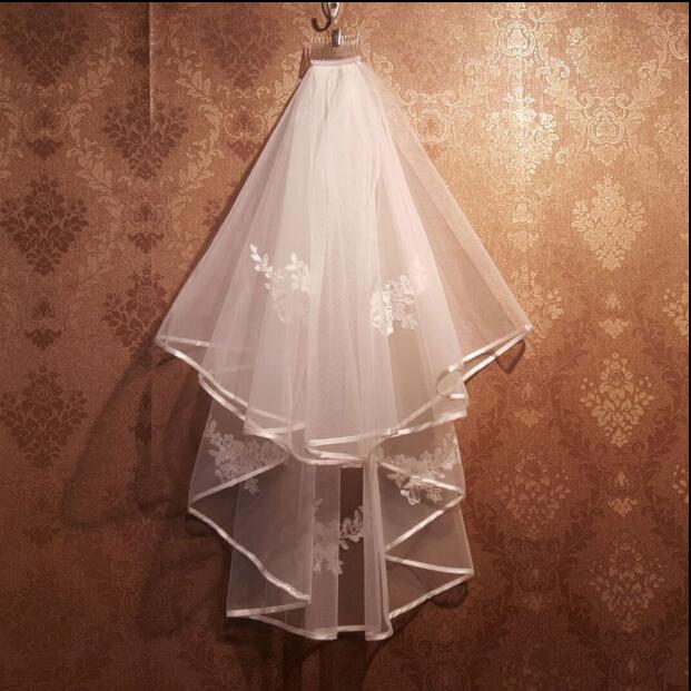 

New Fashion White Ivory Short Two Layers 60~80cm With Comb Bridal Veils Wedding Accessories Free Shipping Beaded Edge Crystal LYK256