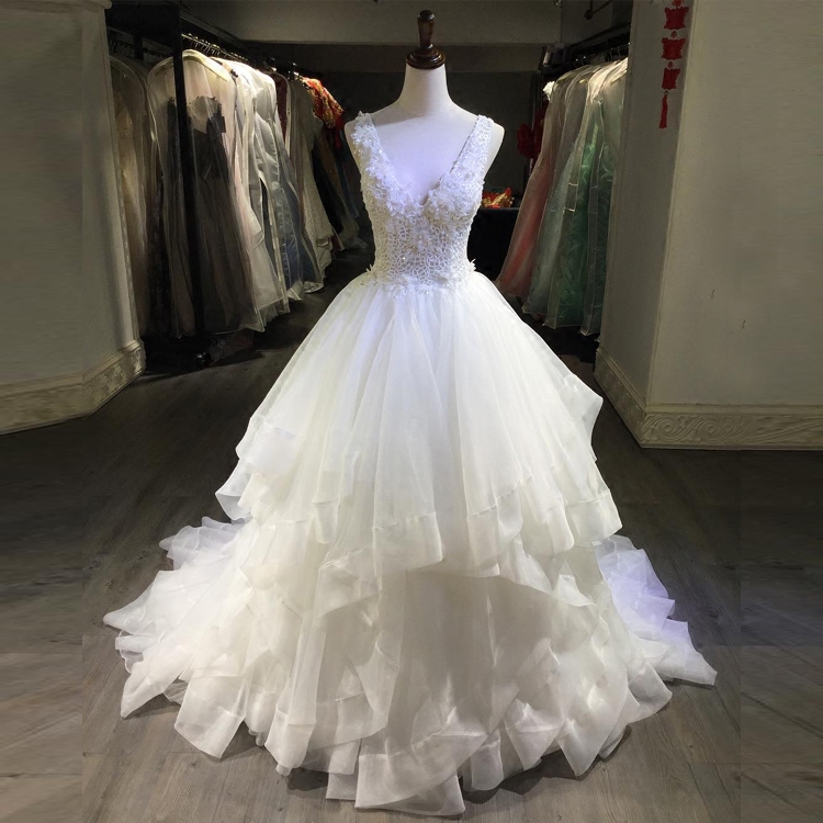 

Ivory Lace Ball Gown Wedding Dresses Plus Size Sexy V-Neck Sleeveless Backless Sweep Train Bridal Gowns 2018, White