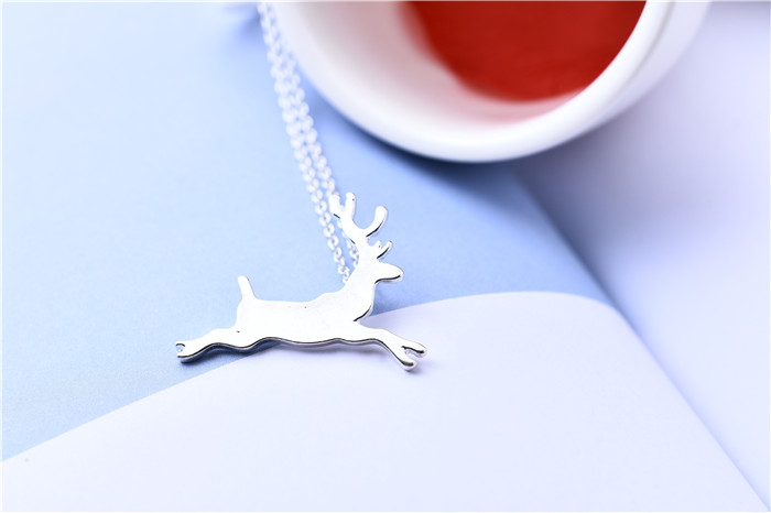 

American and European popular necklace pendant lovely sweet elk necklace small deer pendant necklace small animal