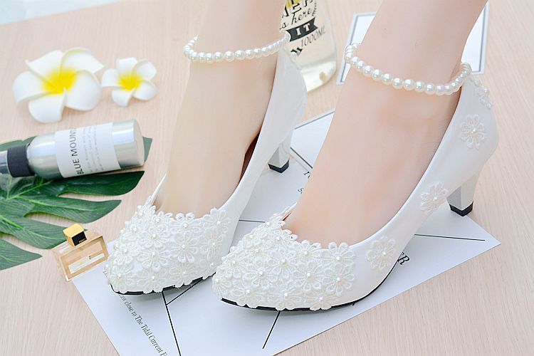 

Pearls and Lace 2018 Wedding Shoes Flats Bridal Shoes Sweet Comfortable Flatforms Prom Party Shoes with Pearls Anklets, Black