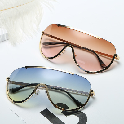 2019 new style European and American wind and integrated cool sunglasses, jelly color, ocean color, trend, two colors.