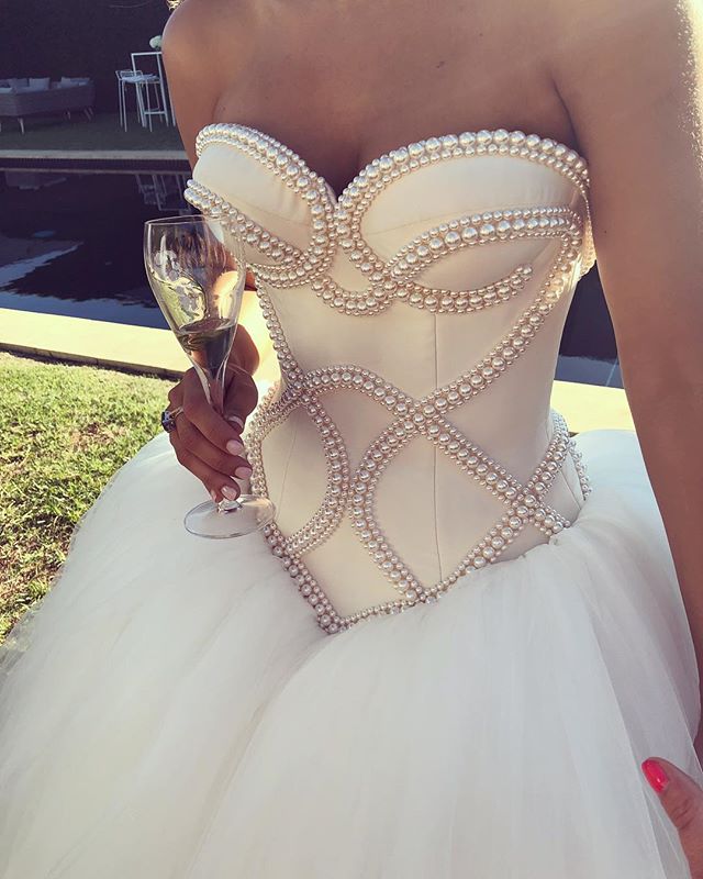 

Princess Ball Gown Wedding Dresses Sweetheart Pearls Gorgeous Bridal Wedding Gowns Backless Modest Country Wedding Wear, Ivory