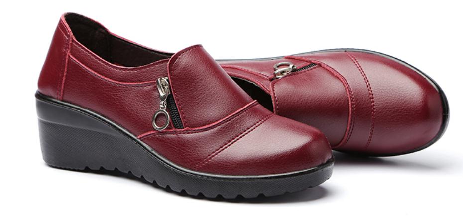 

Free send 2018 spring and autumn new style middle-aged Mama Slope heel with round head shoes, Black