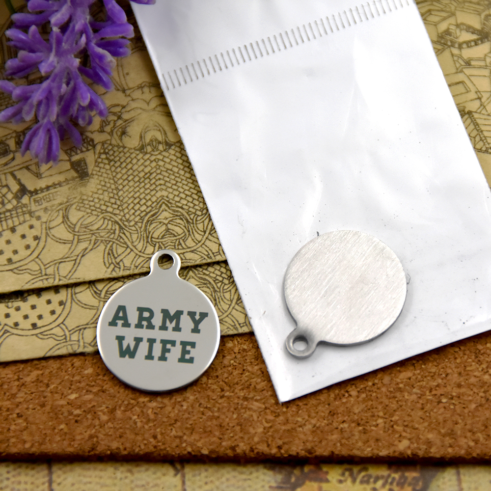 40pcs - "femme de l'armée" breloques en acier inoxydable plus de style pour choisir des pendentifs à breloques bricolage pour collier