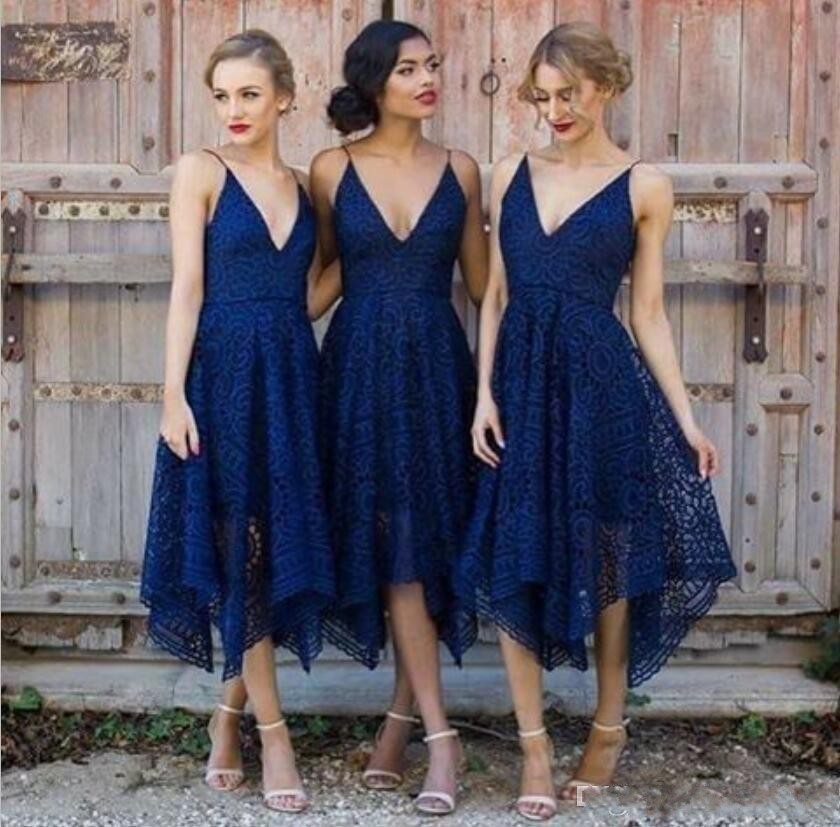 

New Country Royal Blue Lace Bridesmaid Dresses 2020 V Neck Backless Tea Length Maid of Honor Country Bridesmaids Wedding Guest Gowns BA4085