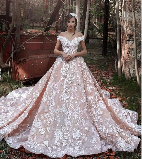 

luxury ball gown off shoulder wedding dresses 2020 pattern ivory lace with pretty 3D-floral applique blushing underneath dubai bridal gowns