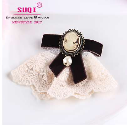 

Women Elegant Delicate Lace Velet Ribbon Bow Queen Cameo Venetian Pearl Vintage Brooch for Birthday Christmas Lady Gifts