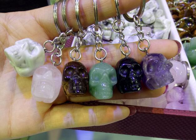 

DS natural crystal Skull Amethyst tiger eye rose quartz howlite Keychain figurine Pendant Key ring Key Holder Men andWomen Jewelry