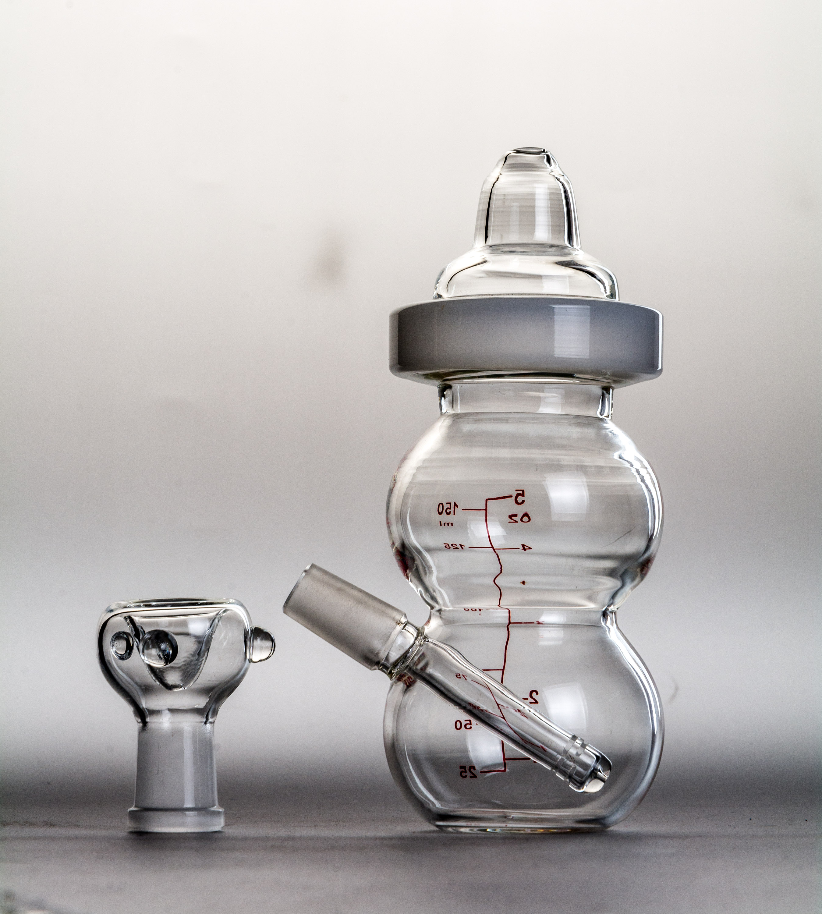 

New Fab Egg Baby Bottle Oil Rigs water pipe glass bongs with pinholes diffusor with 14.5mm joint sturdy quality glass dab rigs