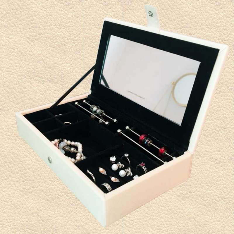 Boîtes bijoux en bois en cuir Pu Fit European Pandora Charms Perles Pendants Bracelet and Collier Boîte d'emballage Boîte-cadeau Afficher