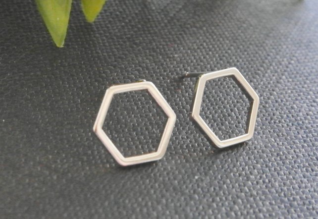 

30Pair Cut Out Hexagon Honeycomb Stud Earring Open Line Hive Hexagon Earring Simple Minimalist Geometric Stud Earrings