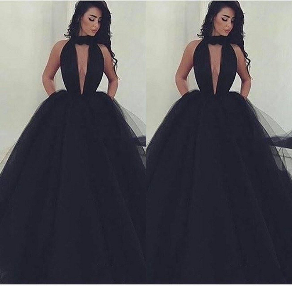

2018 Sexy Plunging V Neck Black Tulle Ball Gown Prom Dresses Halter Sexy Backless With Pockets Long Sweep Train Evening Party Gowns, Gold