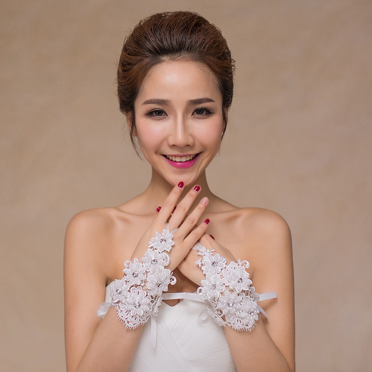 

Cheap White Wedding Gloves Beaded Short Fingerless Bridal Gloves For Bride free shipping