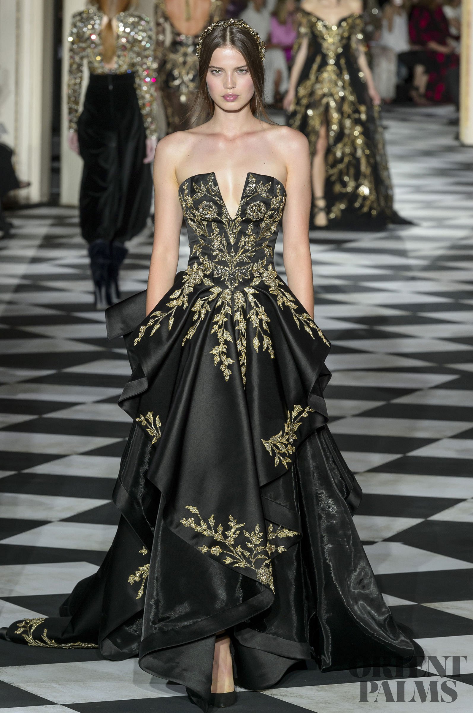 

2019 Zuhair Murad Black Prom Dresses With Gold Appliques Beaded V Neck Sleeveless Tiered Satin Evening Gowns Ruffle Organza Formal Dress, Yellow