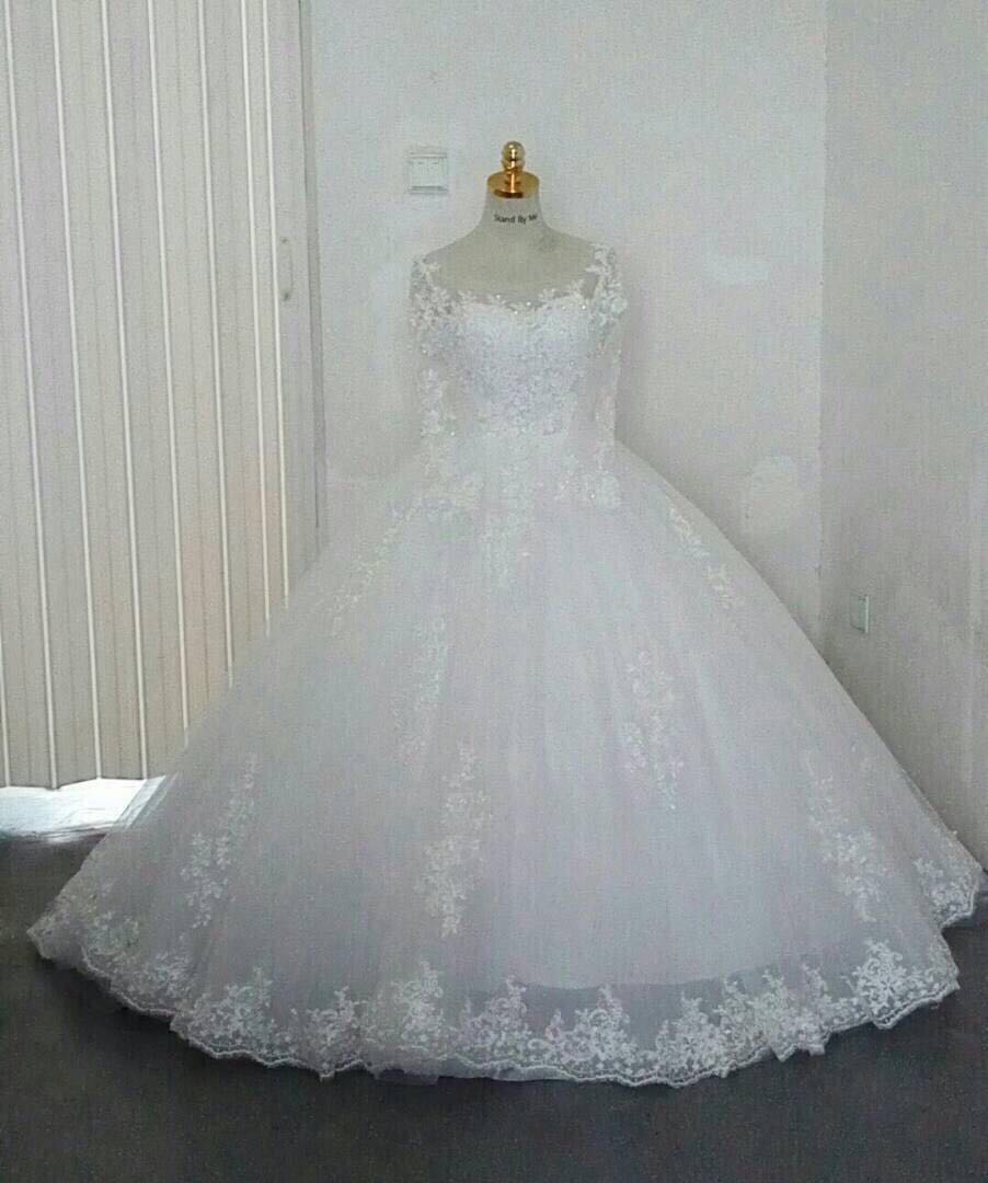 

2018 elegant luxury gown with sleeve elegant beautiful wedding, White