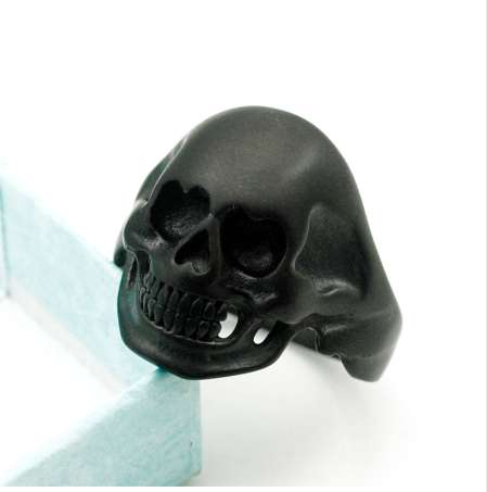 

ATGO Black Color Heart Shaped Eyes Skull Men Rings New Trendy Size 6-13 Cool Biker Hip Hop Rock Style Jewelry Nice Gift BR379