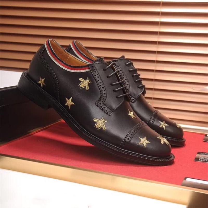 

2018 High quality brand formal dress shoes gentlemen's Bee and star embroidery luxury black leather shoes with pointed designer size38~45