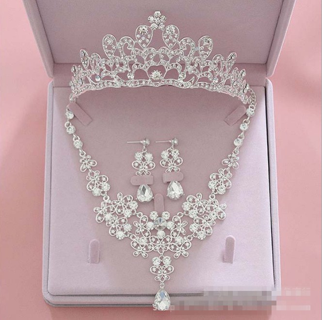 

Bridal Accessories Jewelry Three Piece Crown Earring Necklace Jewelry Bling Bling Wedding Accessories Cheap Sale Ladies Party Accessories
