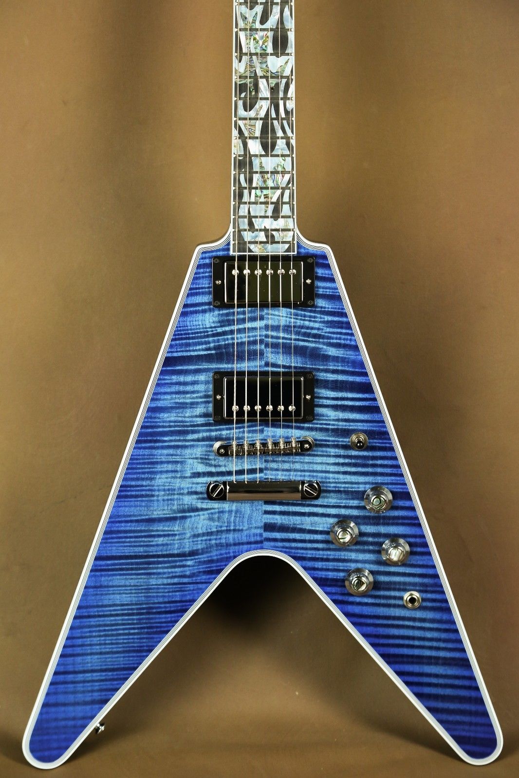 

Custom Shop Flamethrower Flying V Ultima Fire Tiger Blue Flame Maple Top Electric Guitar Intricate Mother Pearl & Abalone Flame Inlay