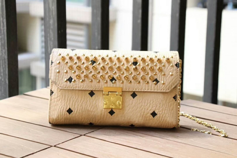 

korean chain diamond ms pvc with leather shoulder bag ykk zipper high quality copper metal wallet, White