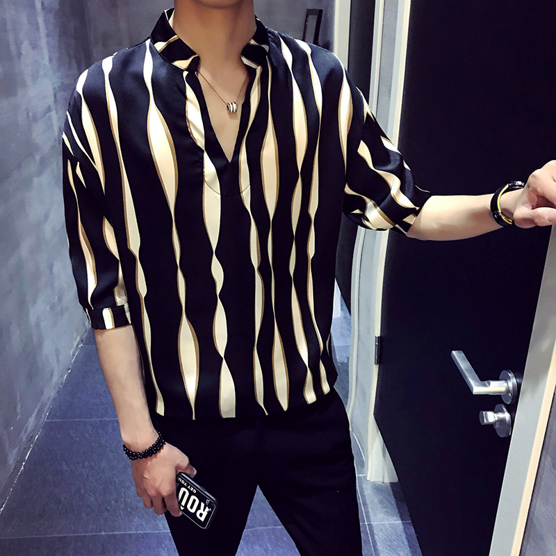 

2018 New Summer Men's Loose Stripes Half Sleeve Shirt Korean Version V - Neck Cuff Handsome Middle Sleeve Shirts Men, Red