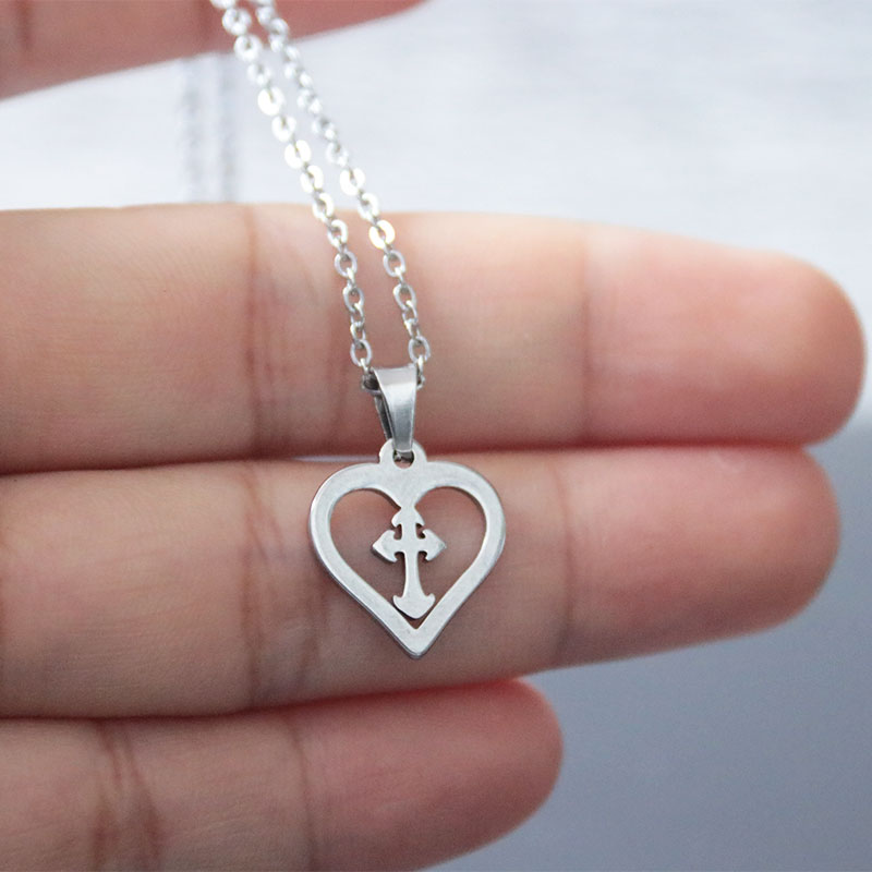 

New Arrival Cross In Heart Pendant Necklace Stainless Steel Simple Jesus Necklaces Women Men Fashion Memorial Jewelry SN086
