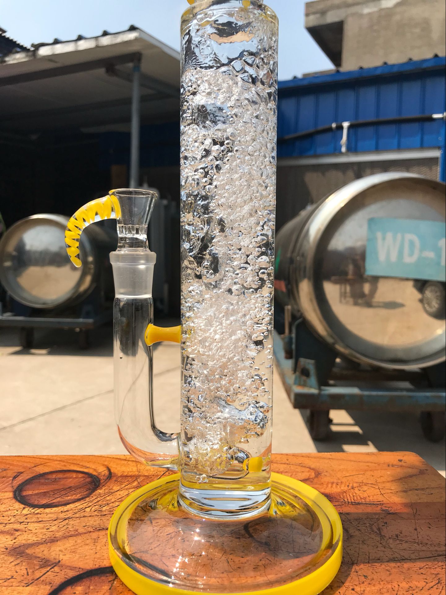 

Latest version of hot-selling 18-inch big stick drill bong design and 19mm horn small bowl free shipping